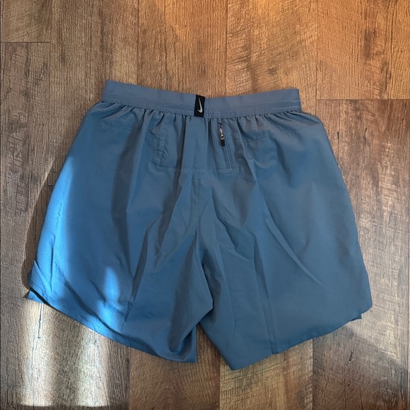 Nike Running Short - Picture 4 of 5